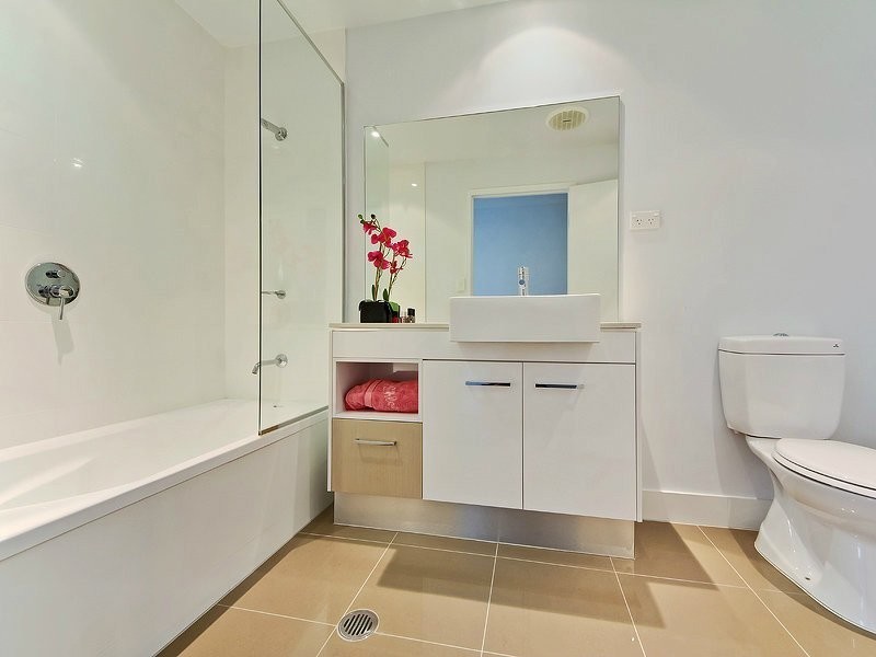 2/430 Pine Ridge Road, Coombabah QLD 4216