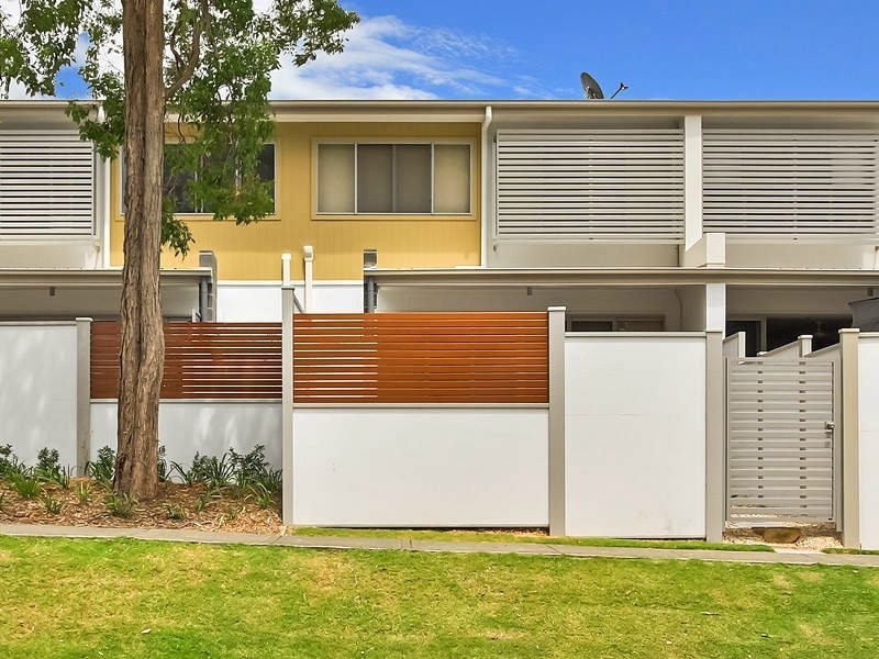 2/430 Pine Ridge Road, Coombabah QLD 4216