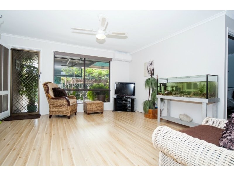 2/33 Telopea Street, Labrador QLD 4215