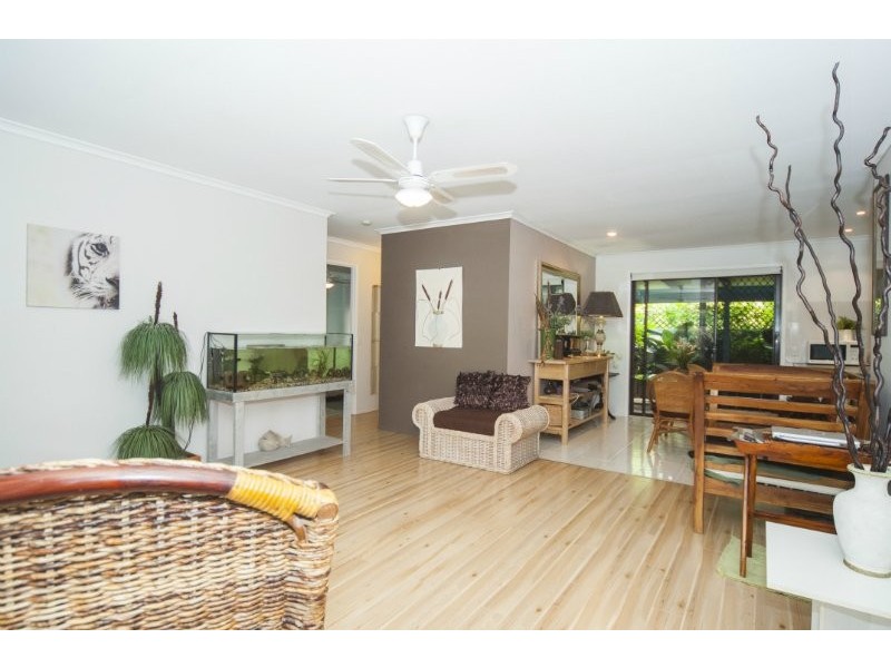 2/33 Telopea Street, Labrador QLD 4215