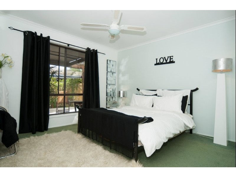 2/33 Telopea Street, Labrador QLD 4215