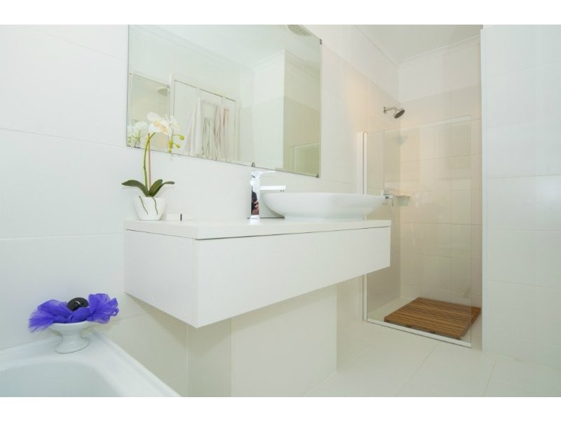 2/33 Telopea Street, Labrador QLD 4215