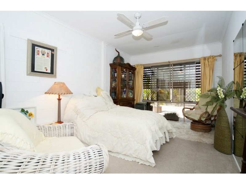 2/33 Telopea Street, Labrador QLD 4215