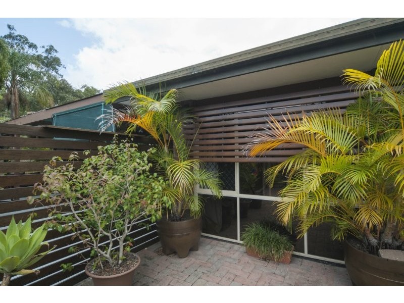 2/33 Telopea Street, Labrador QLD 4215