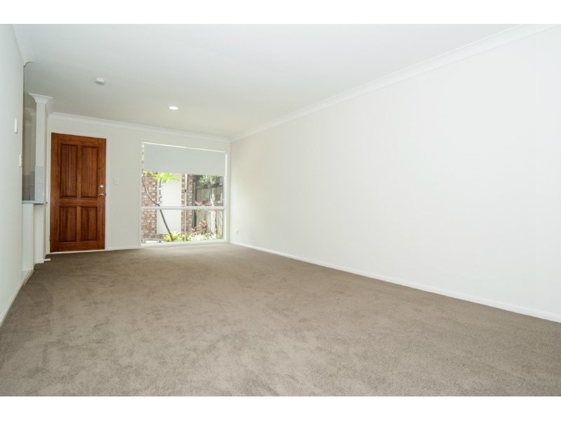 2/10 Clovelly Place, Labrador QLD 4215
