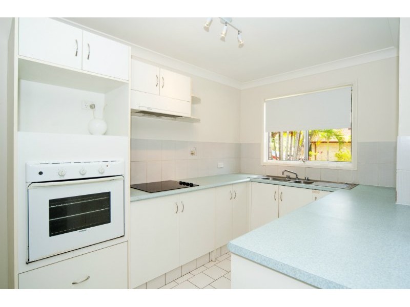 2/10 Clovelly Place, Labrador QLD 4215