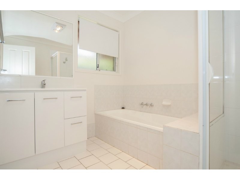 2/10 Clovelly Place, Labrador QLD 4215