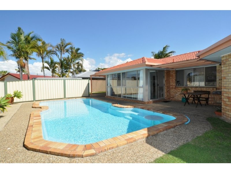 12 Waranga Way, Coombabah QLD 4216