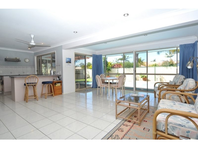 12 Waranga Way, Coombabah QLD 4216