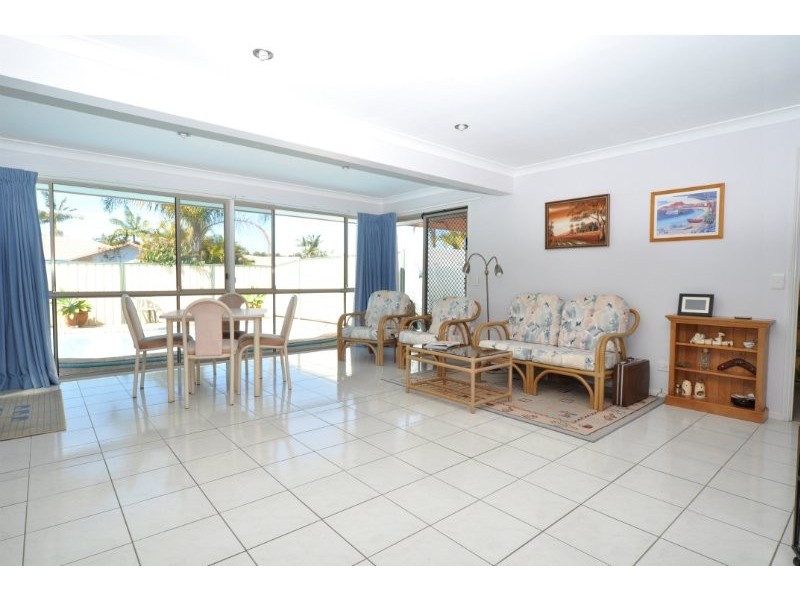 12 Waranga Way, Coombabah QLD 4216