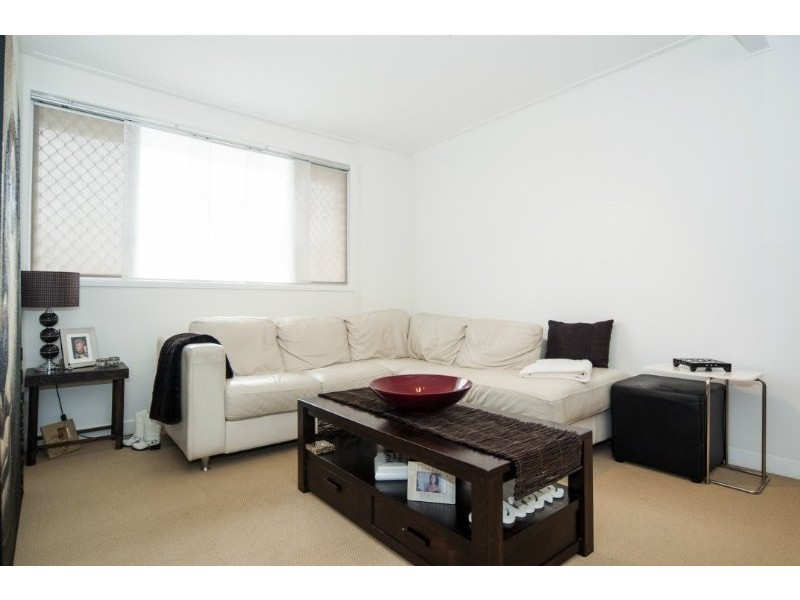 69 Poinsettia Avenue, Hollywell QLD 4216