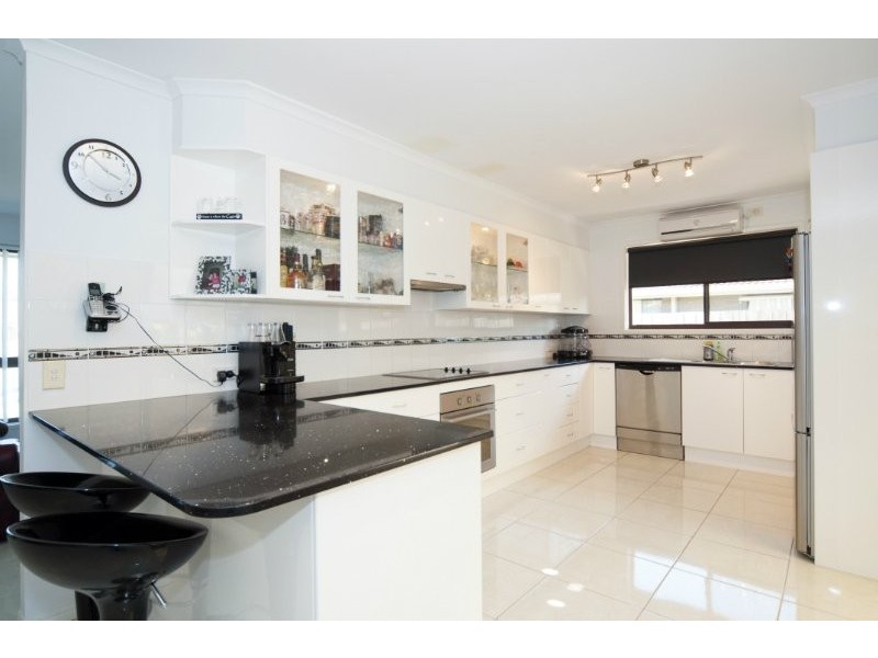 30 Burrinjuck Drive, Coombabah QLD 4216