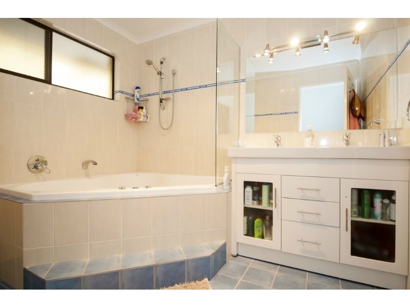 30 Burrinjuck Drive, Coombabah QLD 4216