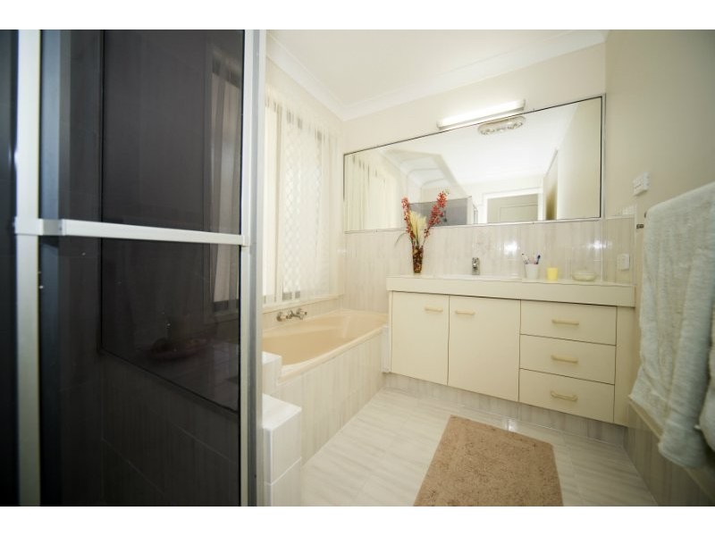 9 Waranga Way, Coombabah QLD 4216