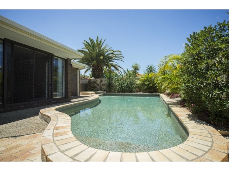 9 Waranga Way, Coombabah QLD 4216