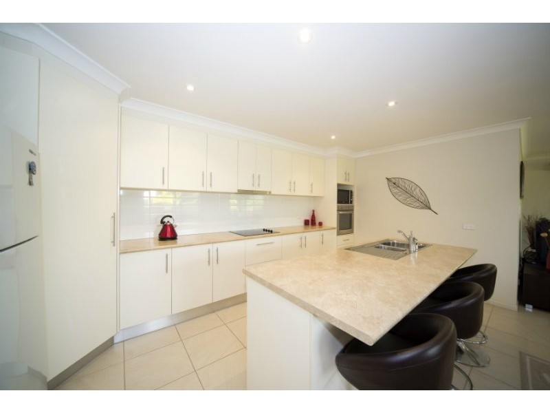 11 Coombe Avenue, Hope Island QLD 4212