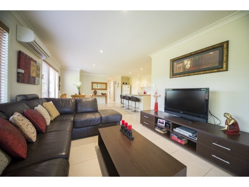 11 Coombe Avenue, Hope Island QLD 4212