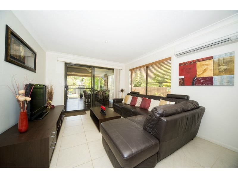 11 Coombe Avenue, Hope Island QLD 4212