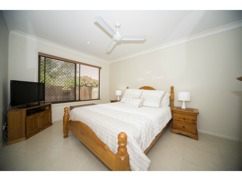 11 Coombe Avenue, Hope Island QLD 4212