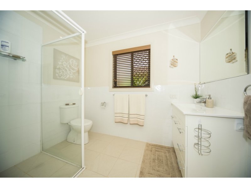 11 Coombe Avenue, Hope Island QLD 4212