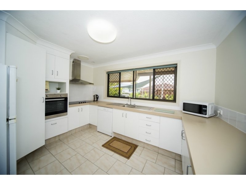 11 Coombe Avenue, Hope Island QLD 4212