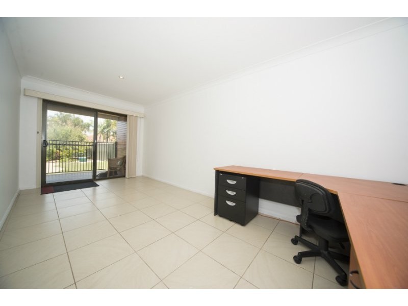 11 Coombe Avenue, Hope Island QLD 4212