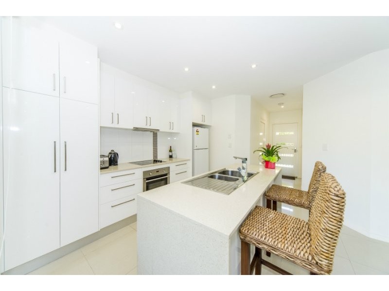 1/7 Penrock Parade, Labrador QLD 4215