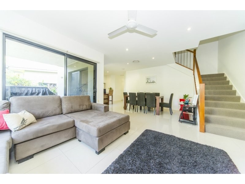 1/7 Penrock Parade, Labrador QLD 4215