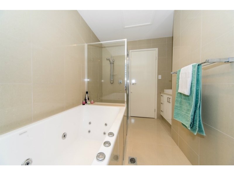 1/7 Penrock Parade, Labrador QLD 4215