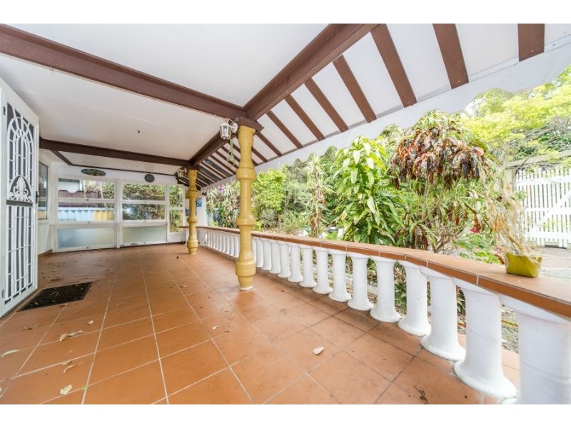 9 Eider Avenue, Paradise Point QLD 4216