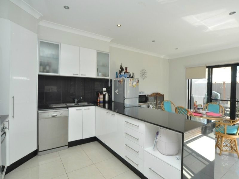 2/40 Bayview Street, Runaway Bay QLD 4216