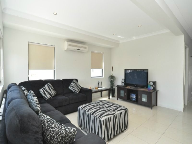 2/40 Bayview Street, Runaway Bay QLD 4216