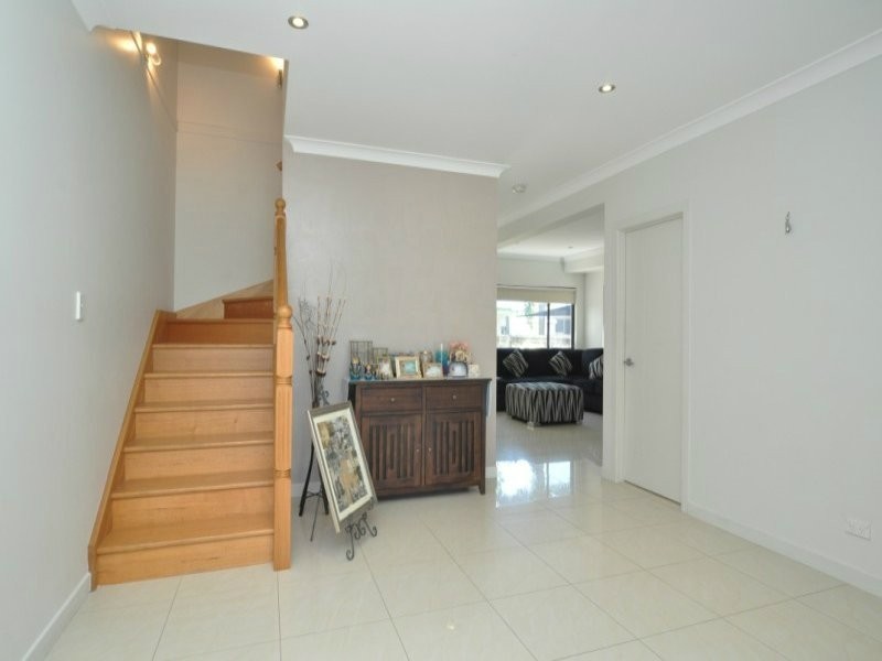 2/40 Bayview Street, Runaway Bay QLD 4216