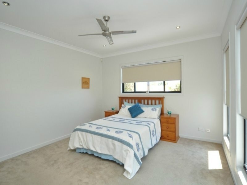 2/40 Bayview Street, Runaway Bay QLD 4216