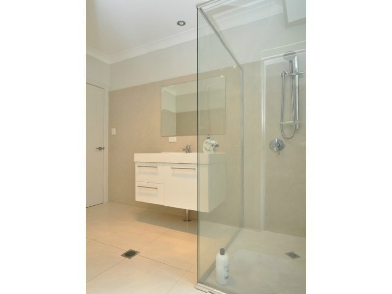 2/40 Bayview Street, Runaway Bay QLD 4216