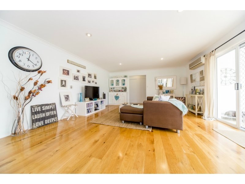 2 Folkstone Place, Runaway Bay QLD 4216
