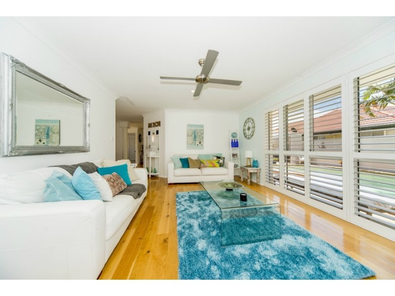 2 Folkstone Place, Runaway Bay QLD 4216