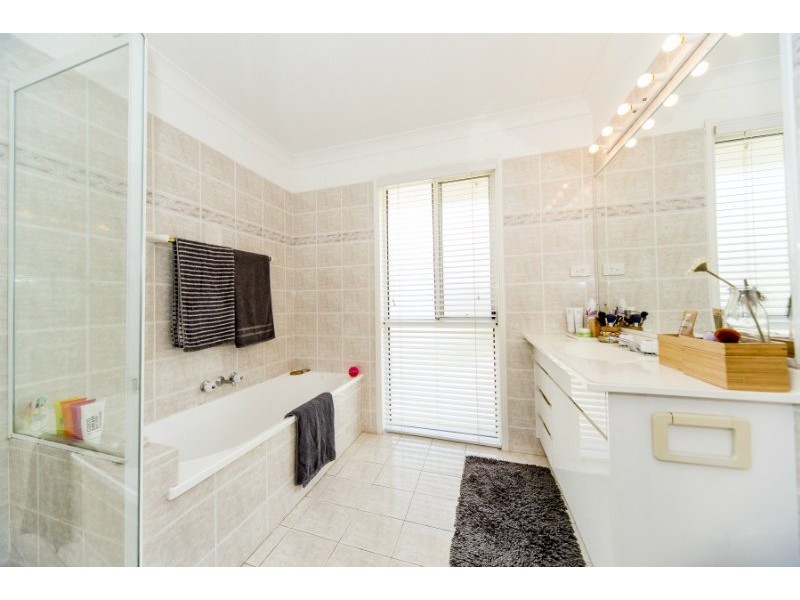 2 Folkstone Place, Runaway Bay QLD 4216