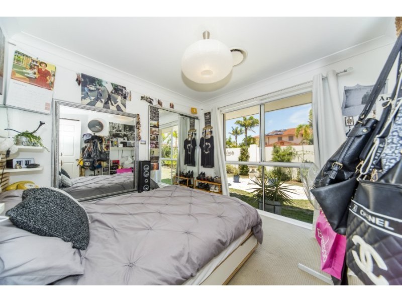 2 Folkstone Place, Runaway Bay QLD 4216