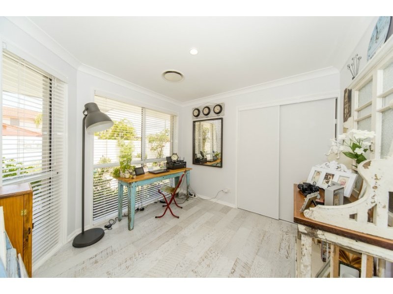 2 Folkstone Place, Runaway Bay QLD 4216