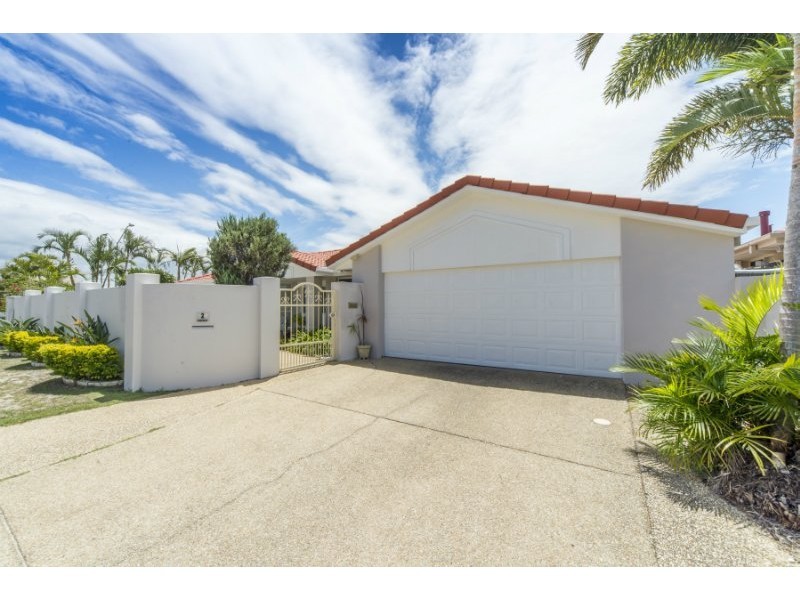 2 Folkstone Place, Runaway Bay QLD 4216
