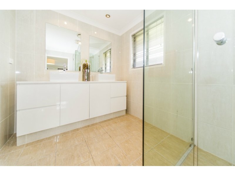 28 Oyster Cove Promenade, Helensvale QLD 4212