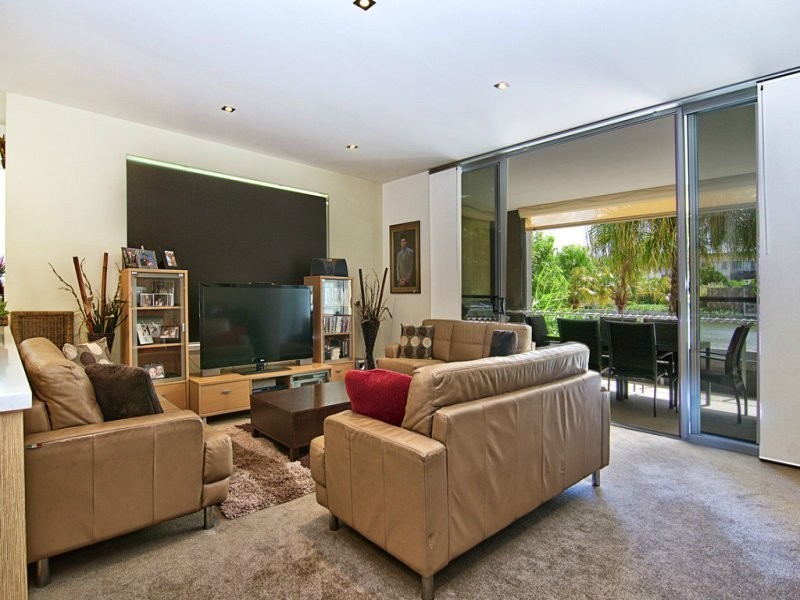 211/3 Pendraat Parade, Hope Island QLD 4212