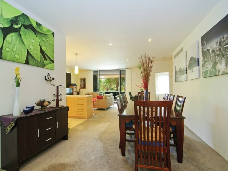 211/3 Pendraat Parade, Hope Island QLD 4212