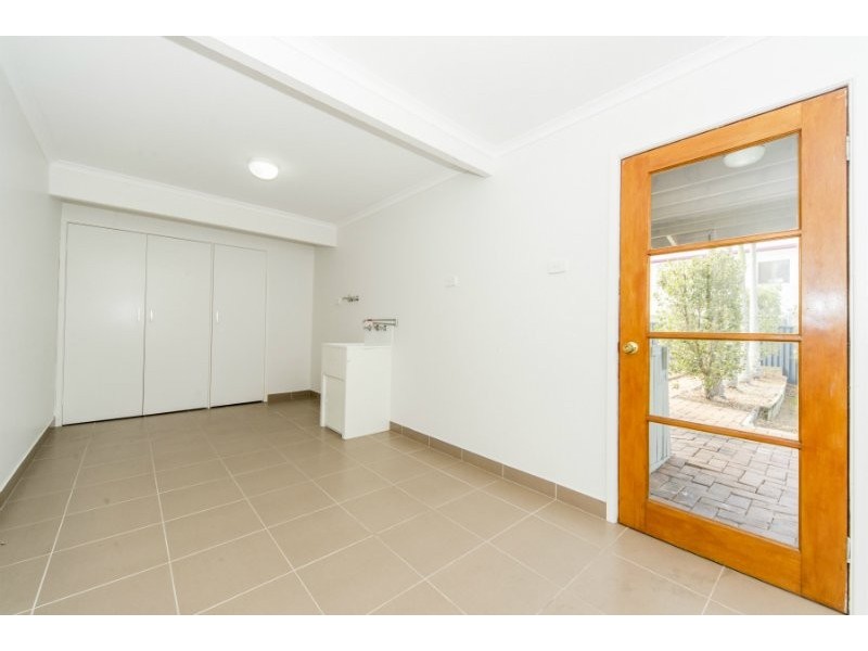 11 Robin Avenue, Paradise Point QLD 4216