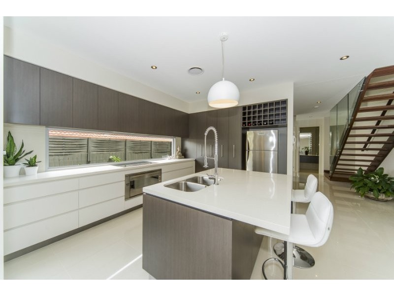 2/26 Eider Avenue, Paradise Point QLD 4216