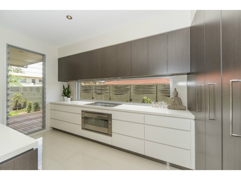 2/26 Eider Avenue, Paradise Point QLD 4216