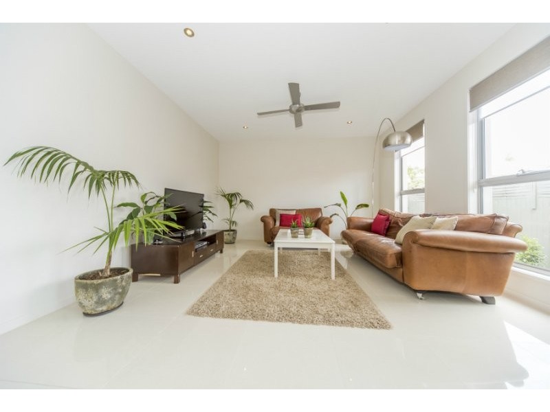 2/26 Eider Avenue, Paradise Point QLD 4216