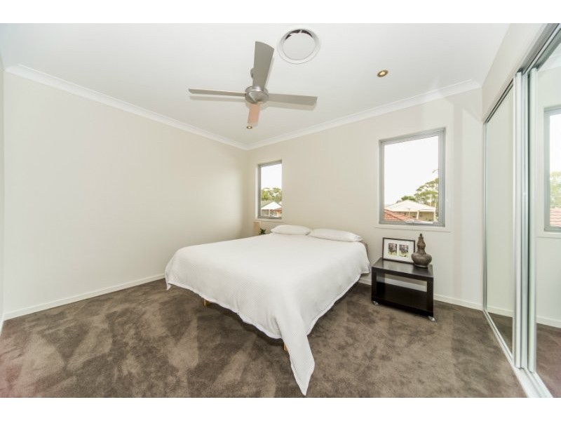 2/26 Eider Avenue, Paradise Point QLD 4216