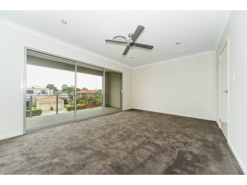 2/26 Eider Avenue, Paradise Point QLD 4216